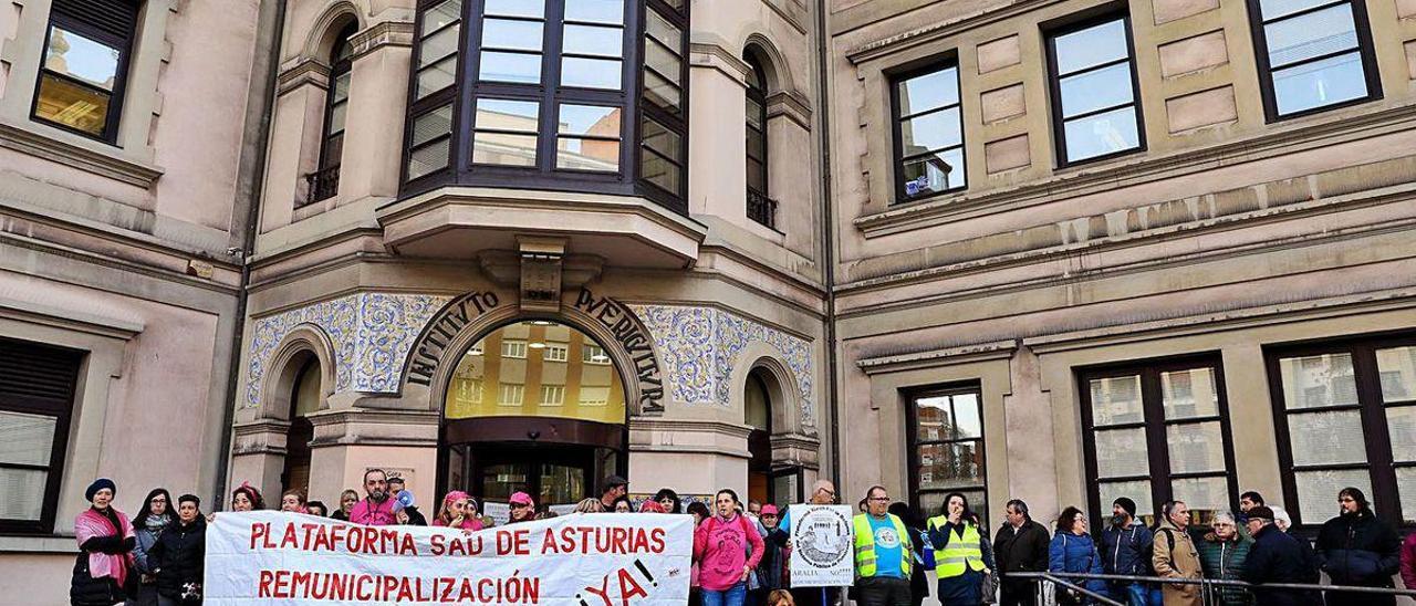 Manifestación de trabajadoras del servicio de ayuda a domicilio.