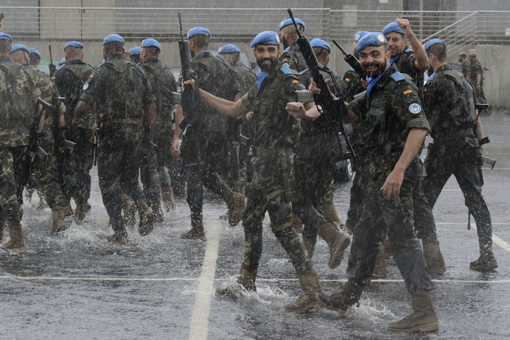 Despedida de la Brigada Líbano bajo la lluvia