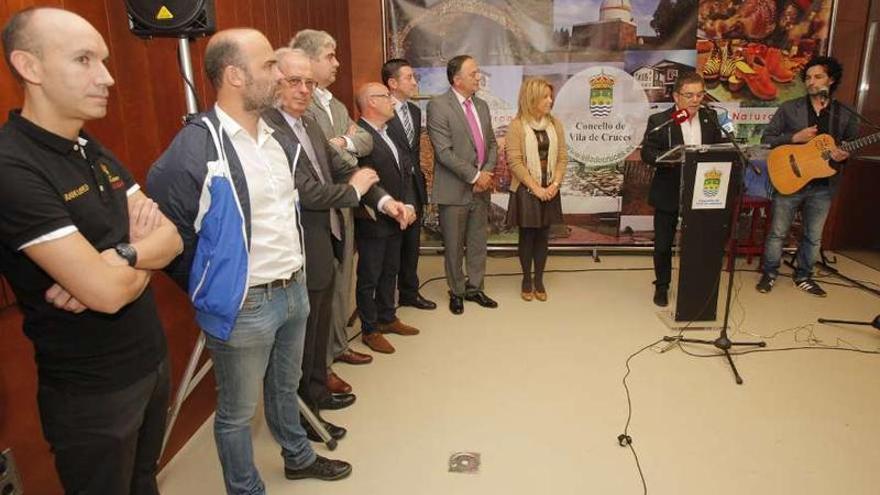 Momento de la presentación de la Festa do Galo de Curral ayer en la Praza de Abastos.