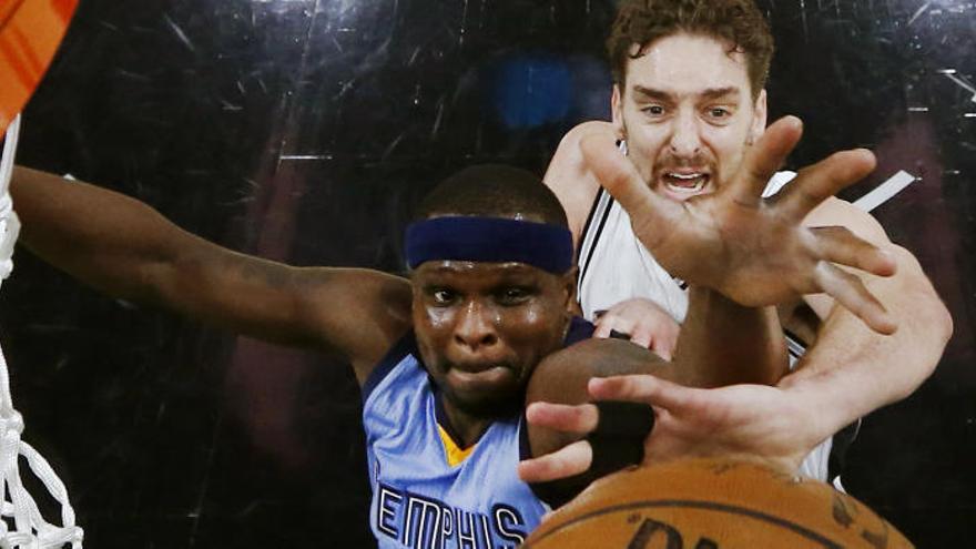 Zach Randolph, junto a Pau Gasol.