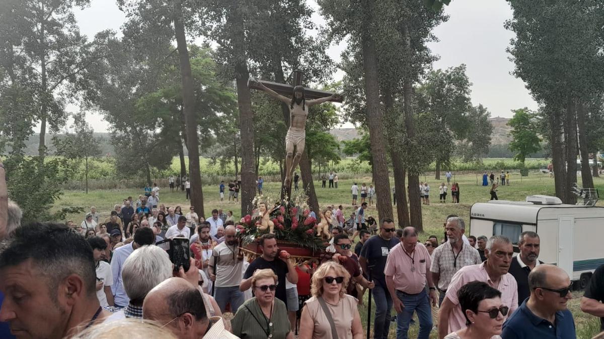 GALERÍA | Los toresanos acompañan en procesión al Cristo de las Batallas, su patrón