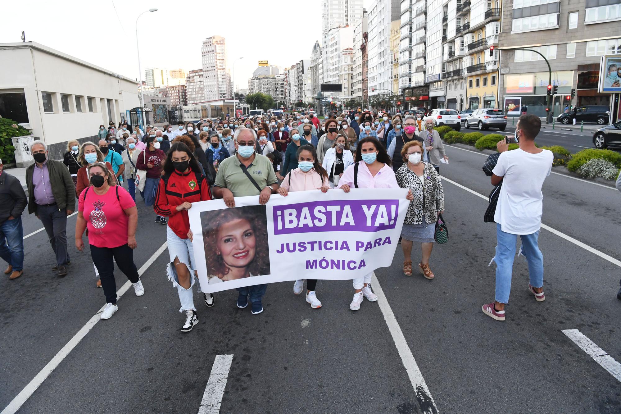 Los vecinos marchan contra el crimen machista de O Birloque