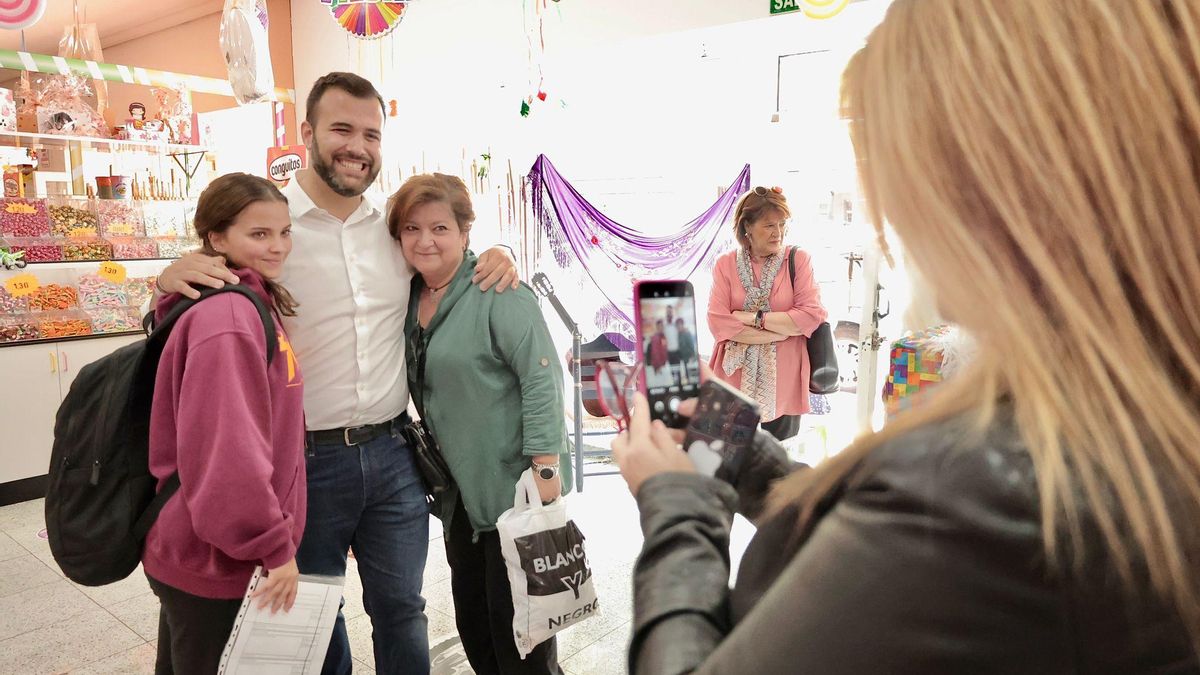 Salaya, este miércoles, en uno de los comercios.