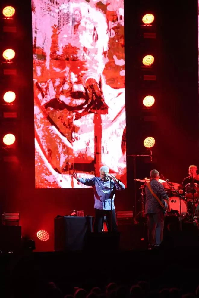 Tom Jones lleva a la Plaza de Toros de Alicante su gira 'Defy Explanation'