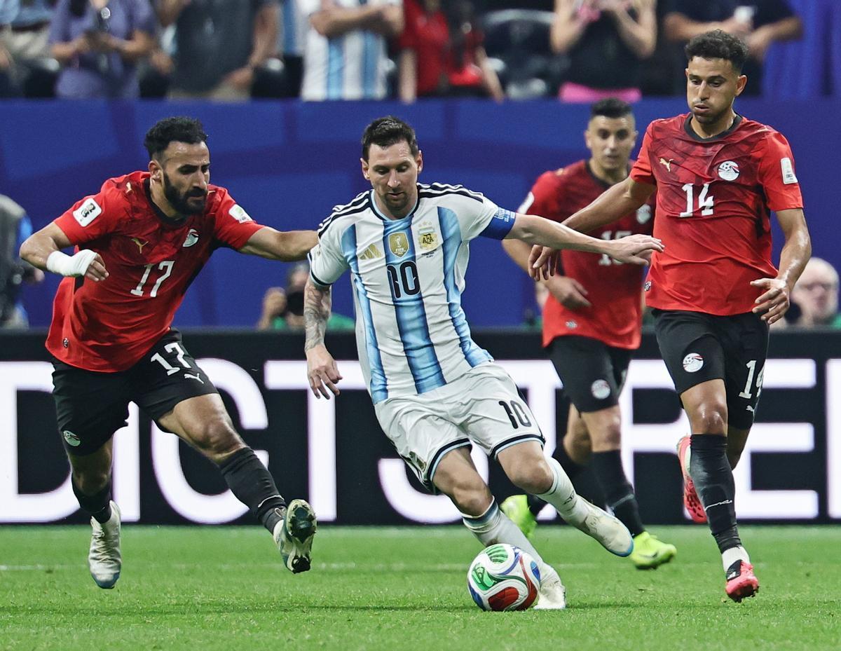 Messi escribe otra página inolvidable para que Argentina sobreviva ante Egipto