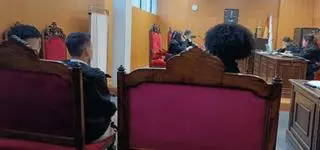 A juicio por un atraco a golpes y por usar la tarjeta de la víctima en un bar y un estanco