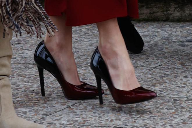 Los zapatos bicolores de Lodi de la reina Letizia