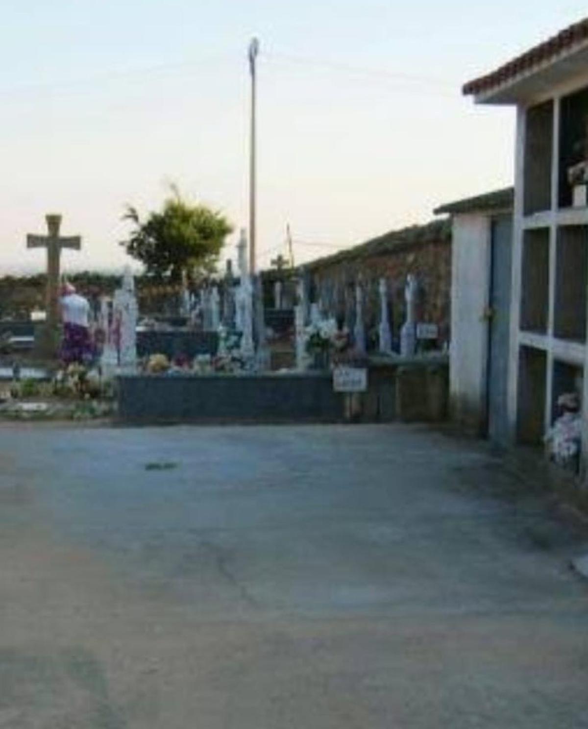 Certificado de propiedad de la tumba de la zamorana denunciada.