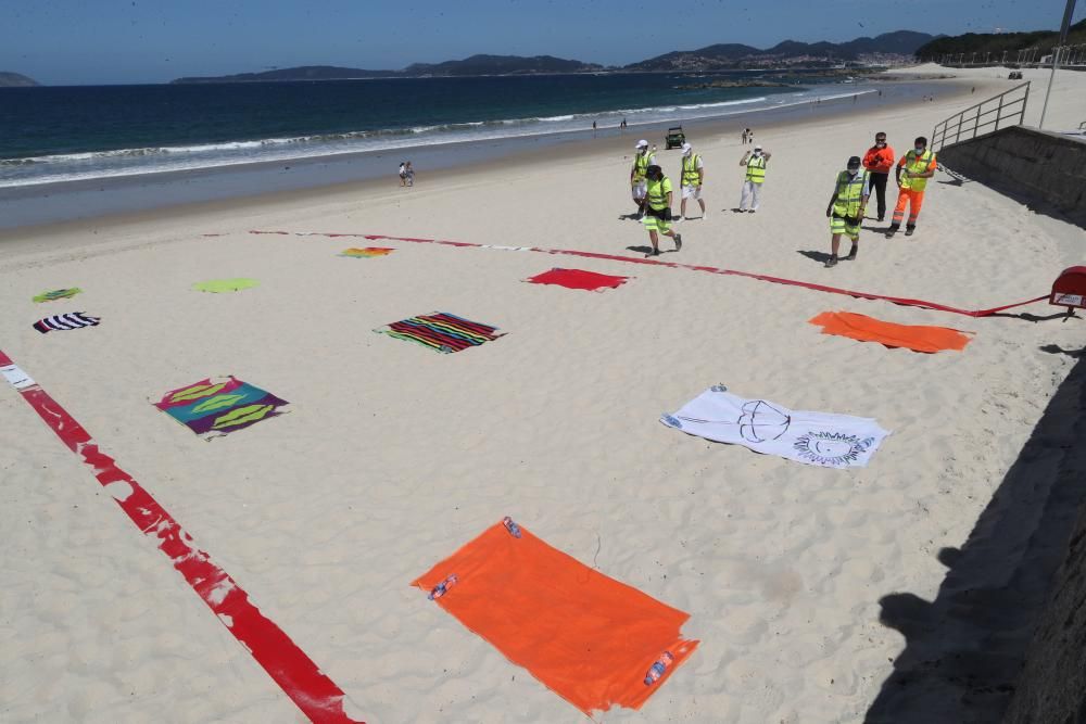 Caballero explica el sistema de seguridad para los arenales de Samil y O Vao.