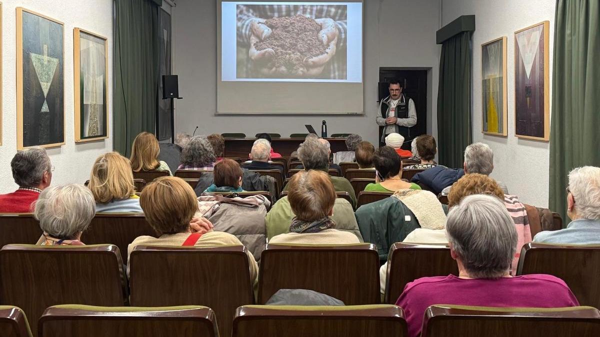Conferencia impartida a los alumnos del Programa Interuniversitario de la Experiencia en Toro.