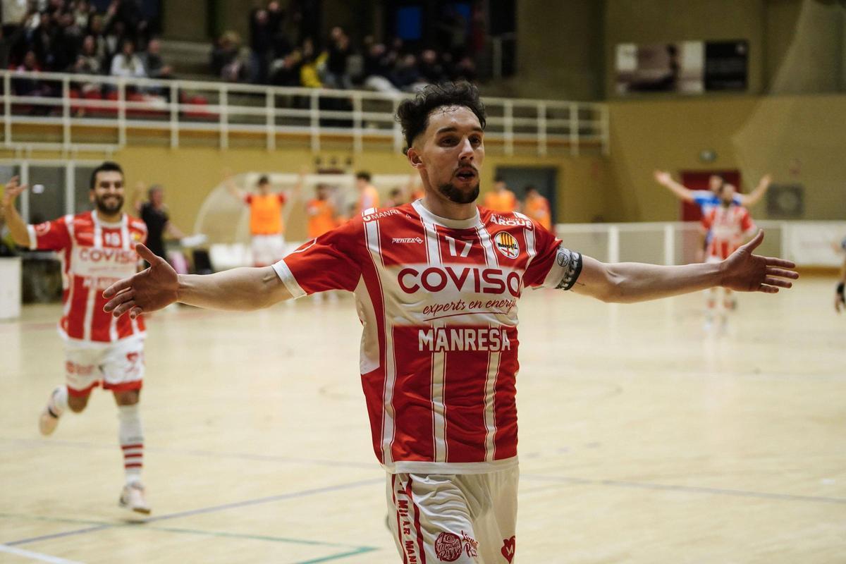 Ambrós s'obre de braços per celebrar el primer gol