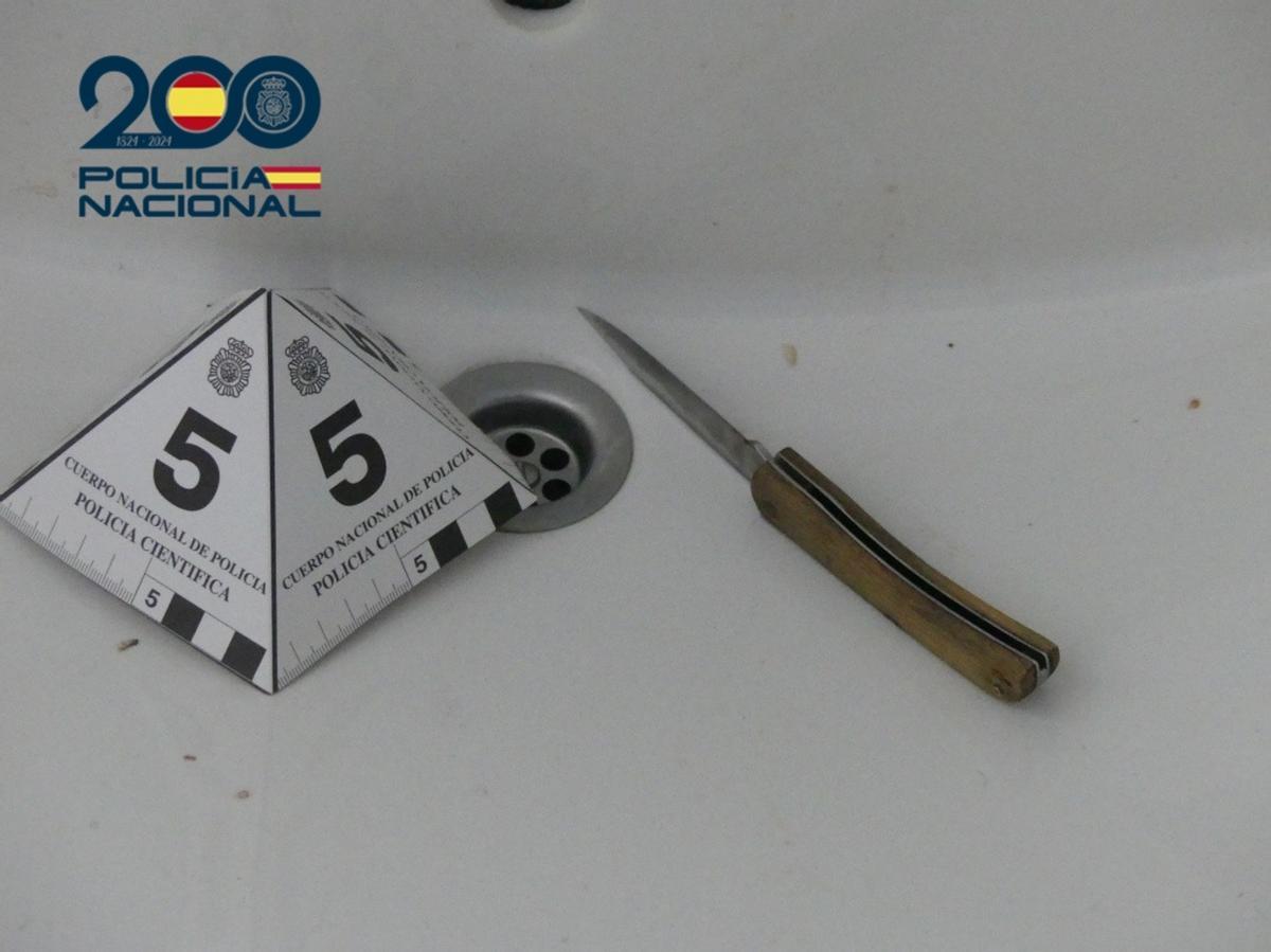Arma blanca incautada por la Policía Nacional al detenido por acuchillar a su pareja en Arrecife