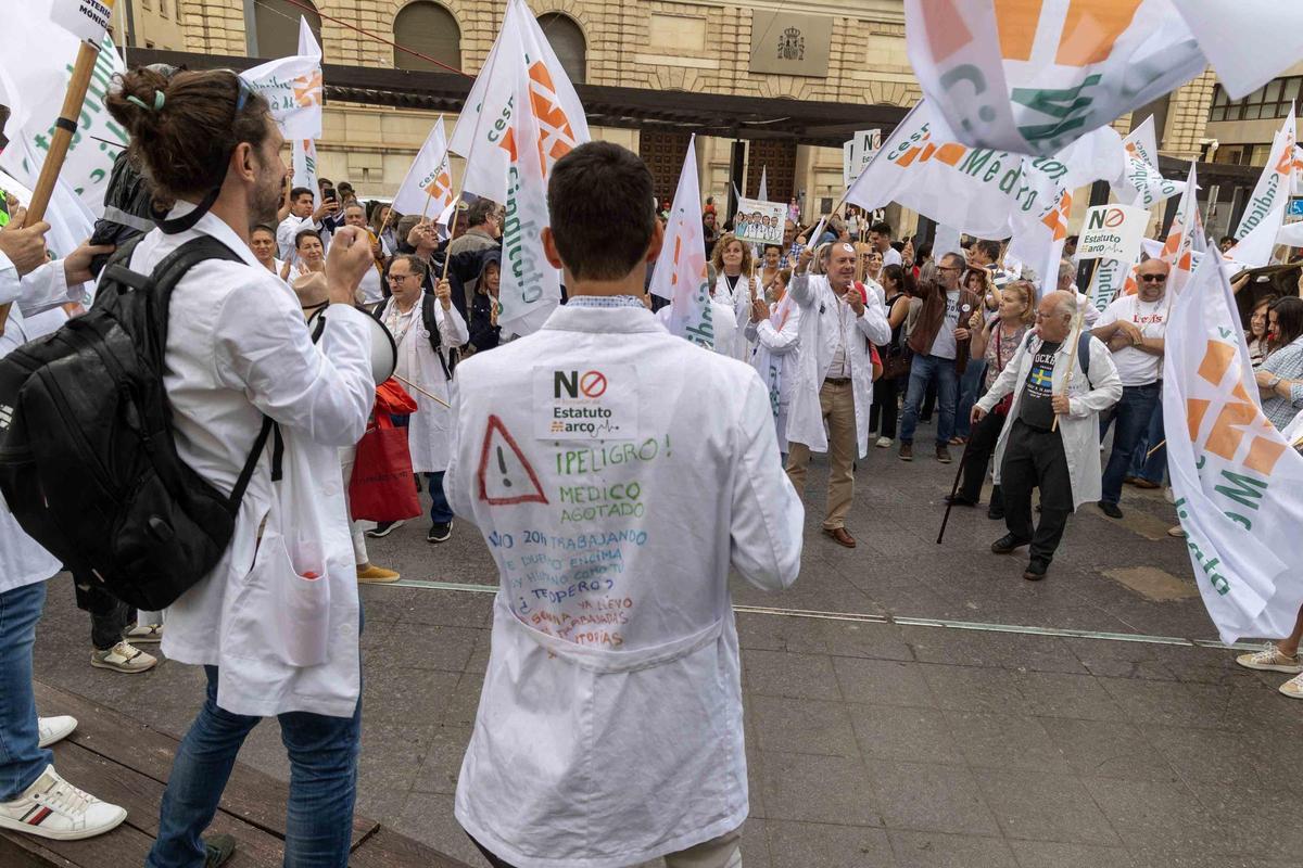 Médicos vuelven a protestar en Alicante contra la prohibición de ejercer en la sanidad privada