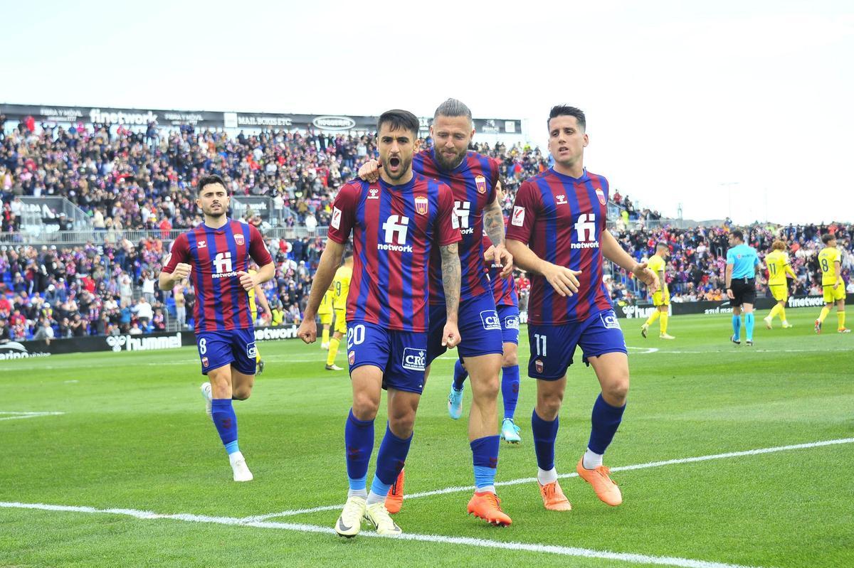 Sergio Ortuño, Ivan Chapela, David Timor y Juanto Ortuño celebran el primero gol anotado ante el Villarreal B