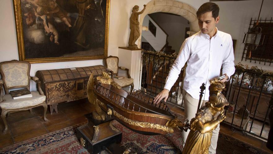 La cuna de Alfonso XII se vende en Xàtiva