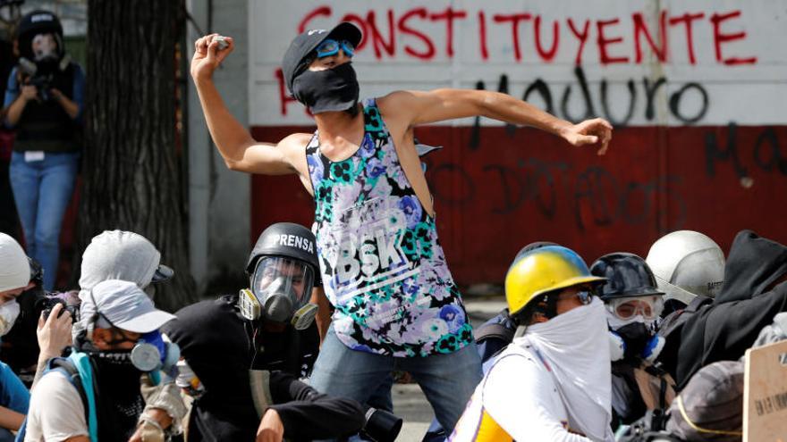 Un grupo de personas durante una protesta en Caracas.