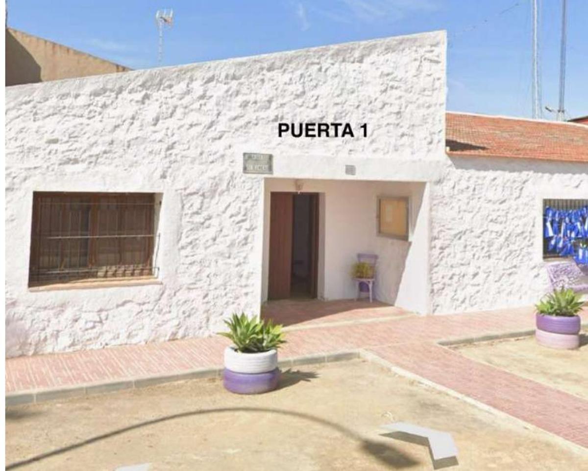 Fachada del edificio municipal que el PSOE usa como sede local en San Isidro