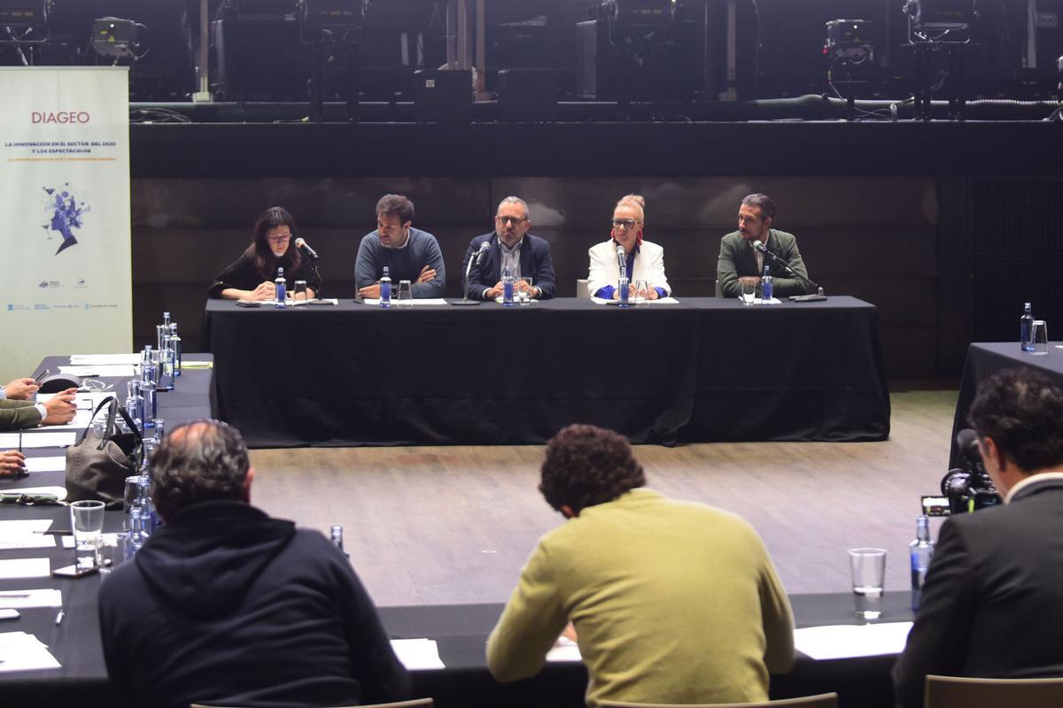 Primera mesa de la Capitalidad Española del Ocio Nocturno de A Coruña, en la sala Pelícano.