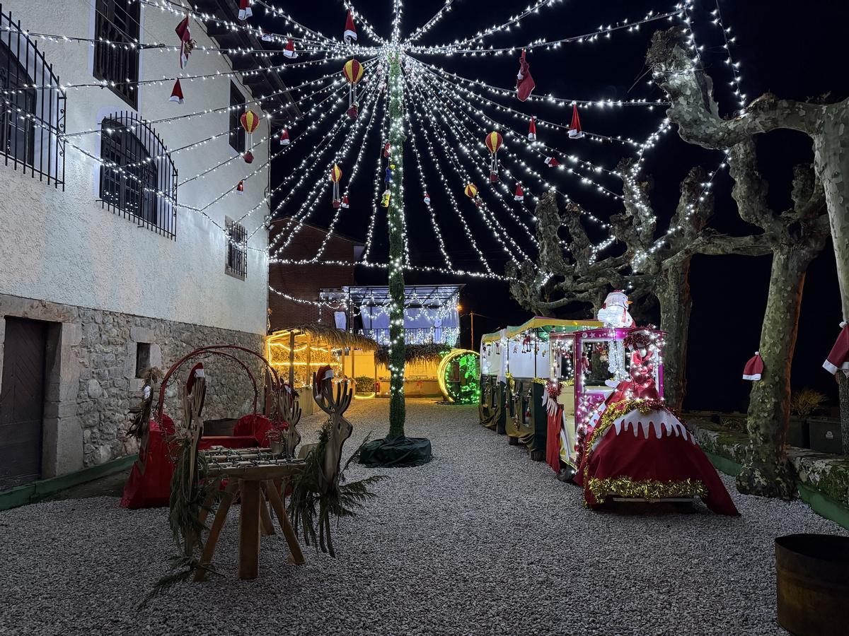 Así es la espectacular decoración navideña del pueblo de Andrín (Llanes)