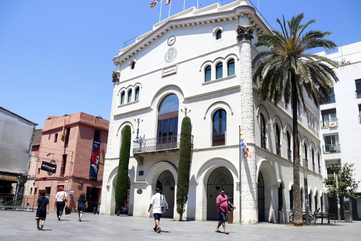 Edificio del Ayuntamiento de Badalona en la Plaça de la Vila
