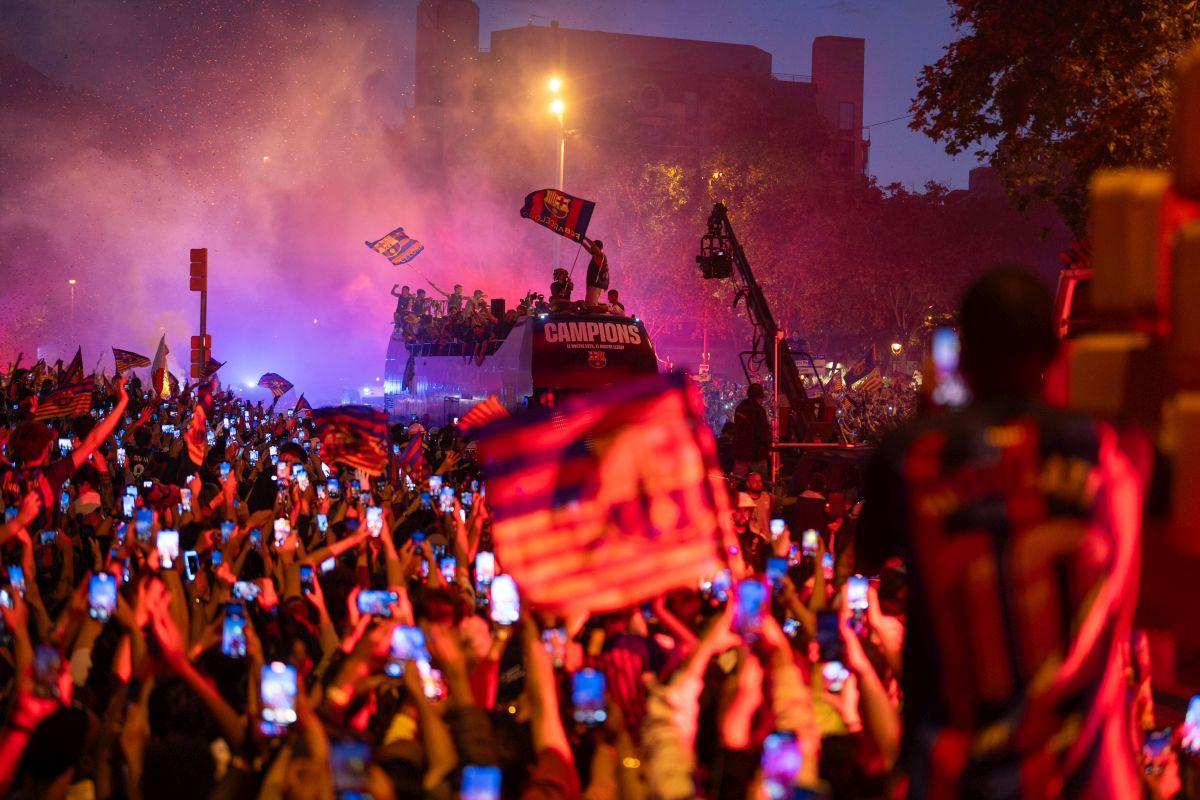 La rúa del Barça por las calles de Barcelona La rúa del Barça por las calles de Barcelona