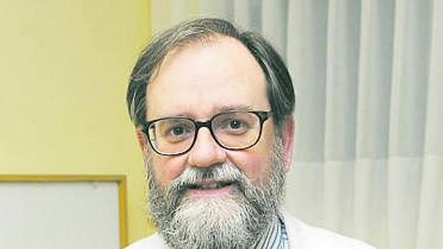 Ángel Álvarez, ayer, en el Centro Médico de Asturias.