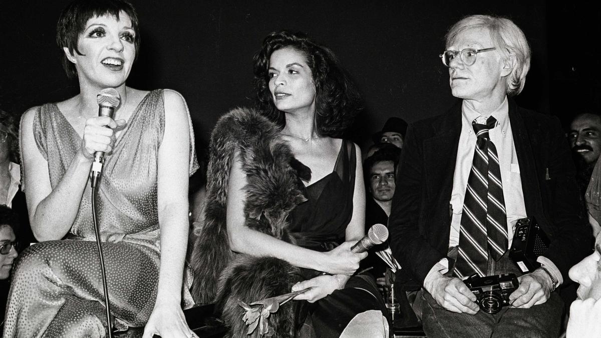 Liza Minelli, Bianca Jagger y Andy Warhol en Studio 54.