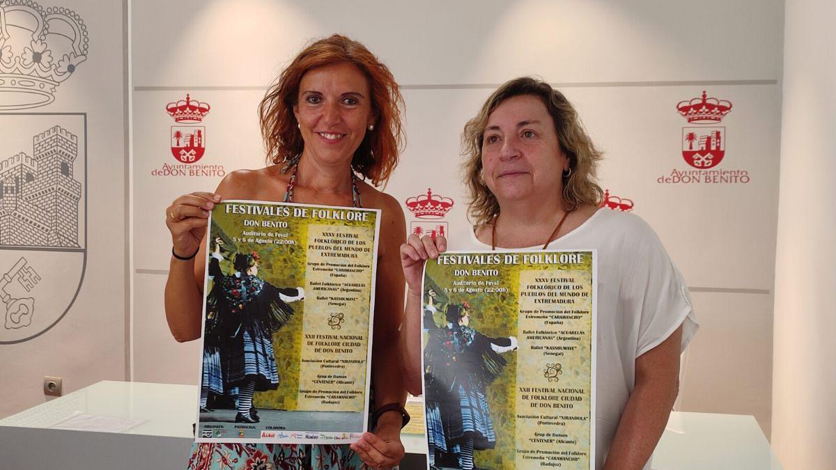 Natalia Blanco y Genari Moreno presentan las actuaciones ante la prensa.