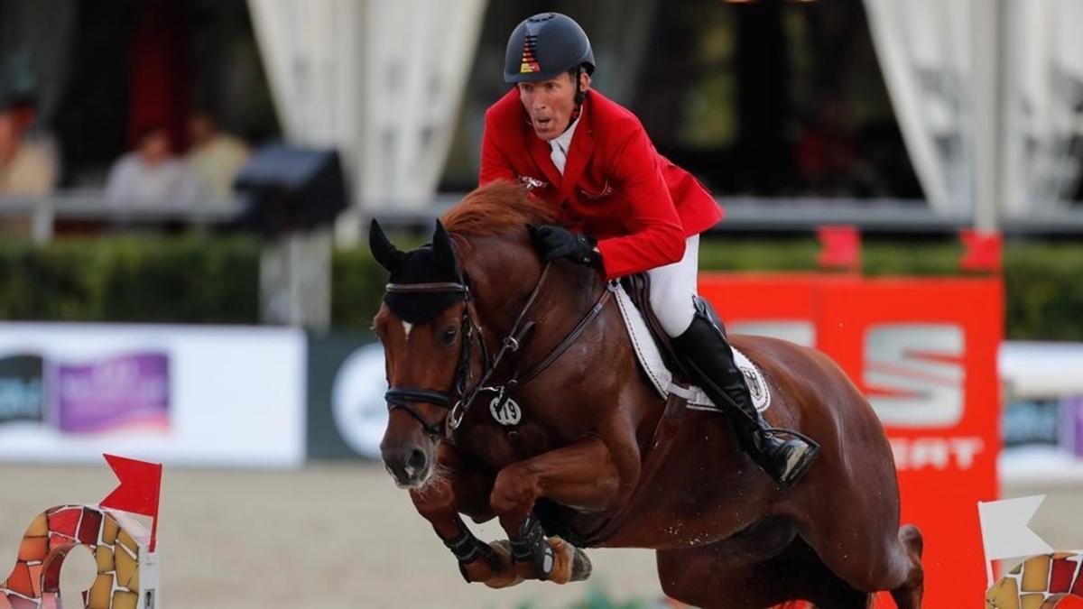 El jinete alemán Ludger Beerbaum, en plena acción en el Polo