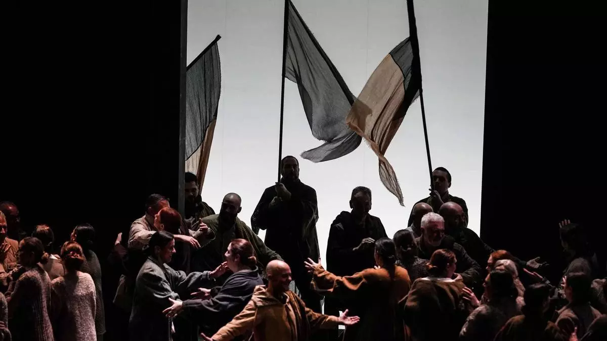 Córdoba estrena 'Macbeth' con ovación y lleno en el Gran Teatro