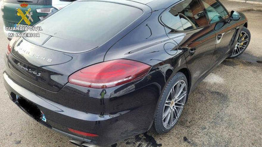 El porsche robat que duia la dona detingut a la Jonquera