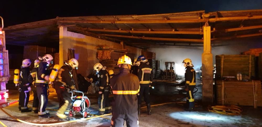 Arde un almacén de maderas en Montuïri