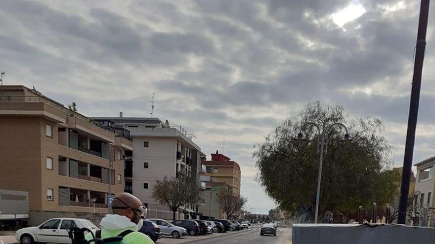 Museros desinfecta mobiliario urbano