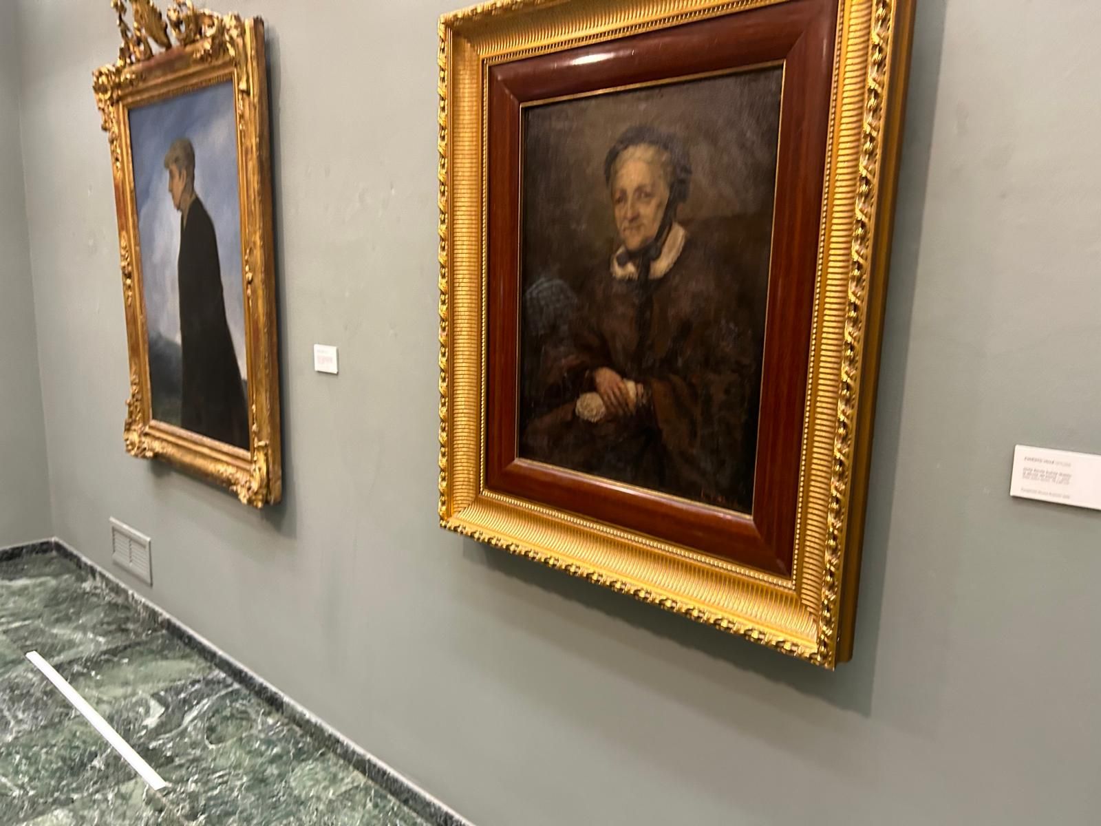 Inauguración de la exposición "Libertad encorsetada" en el Museo Evaristo Valle