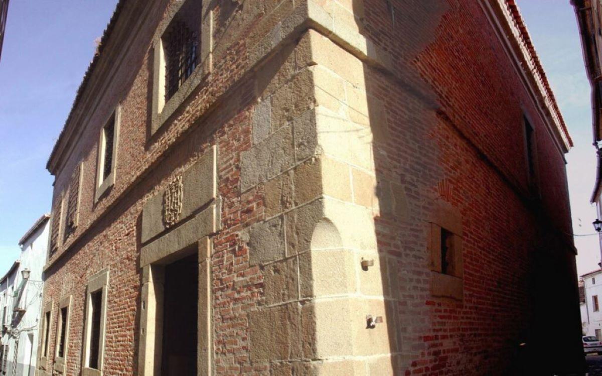 Edificio de la Cárcel Real de Coria.