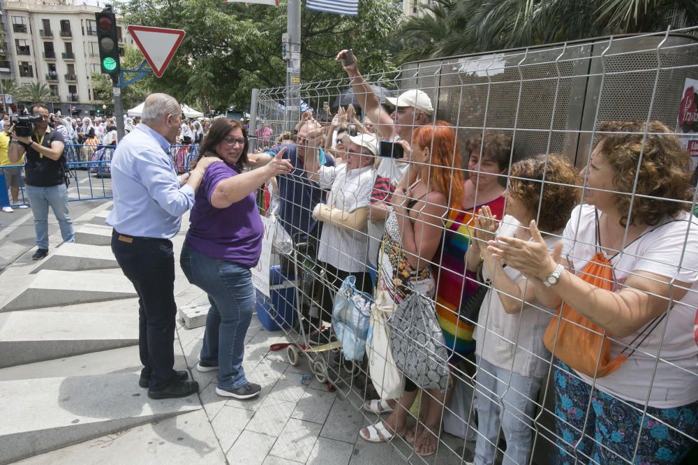 Primera mascletá de las Hogueras del 90 aniversario.