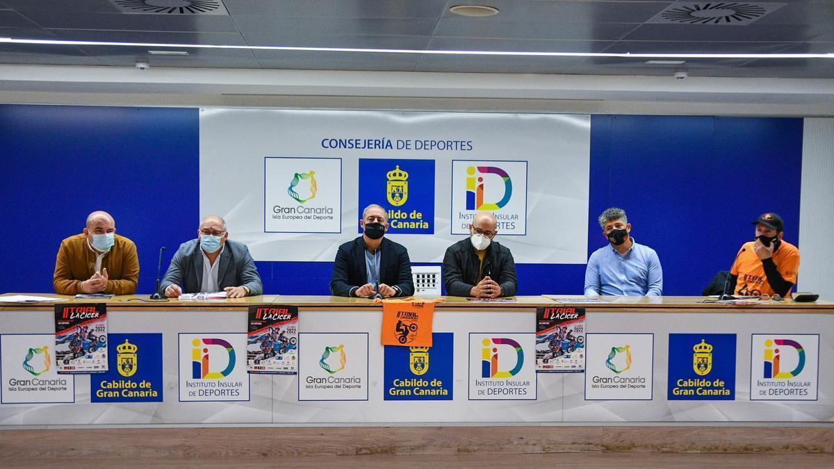 José Jeréz, Manuel López, Francisco Castellano, Aridany Romero, Pedro Peñate y Carlos Batista, durante el acto de presentación