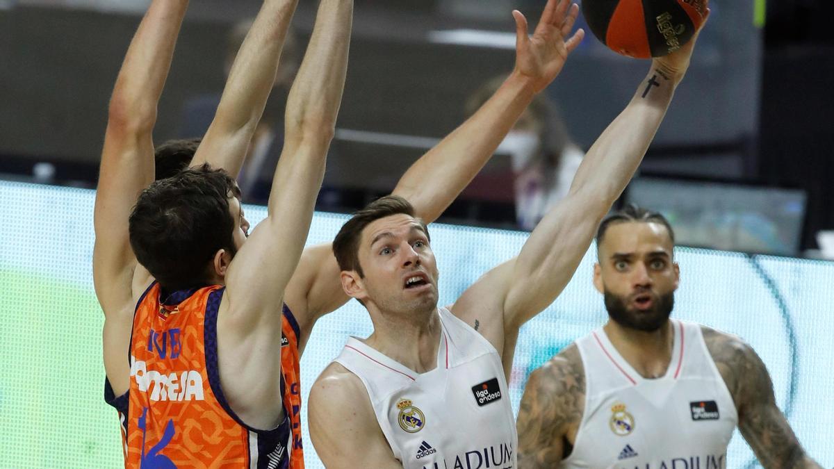 Causeur, en una acción del Real Madrid - Valencia Basket.