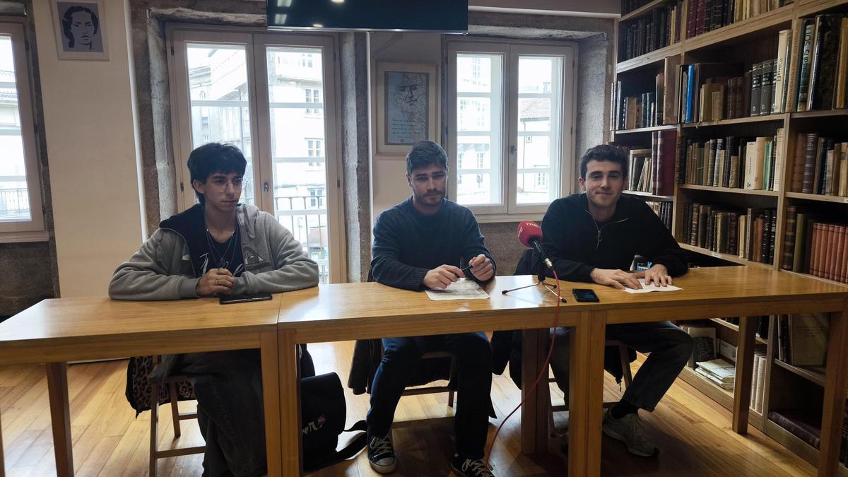 Maeloc Méndez, Lucas Pardo y Gonzalo Deus en rueda de prensa.