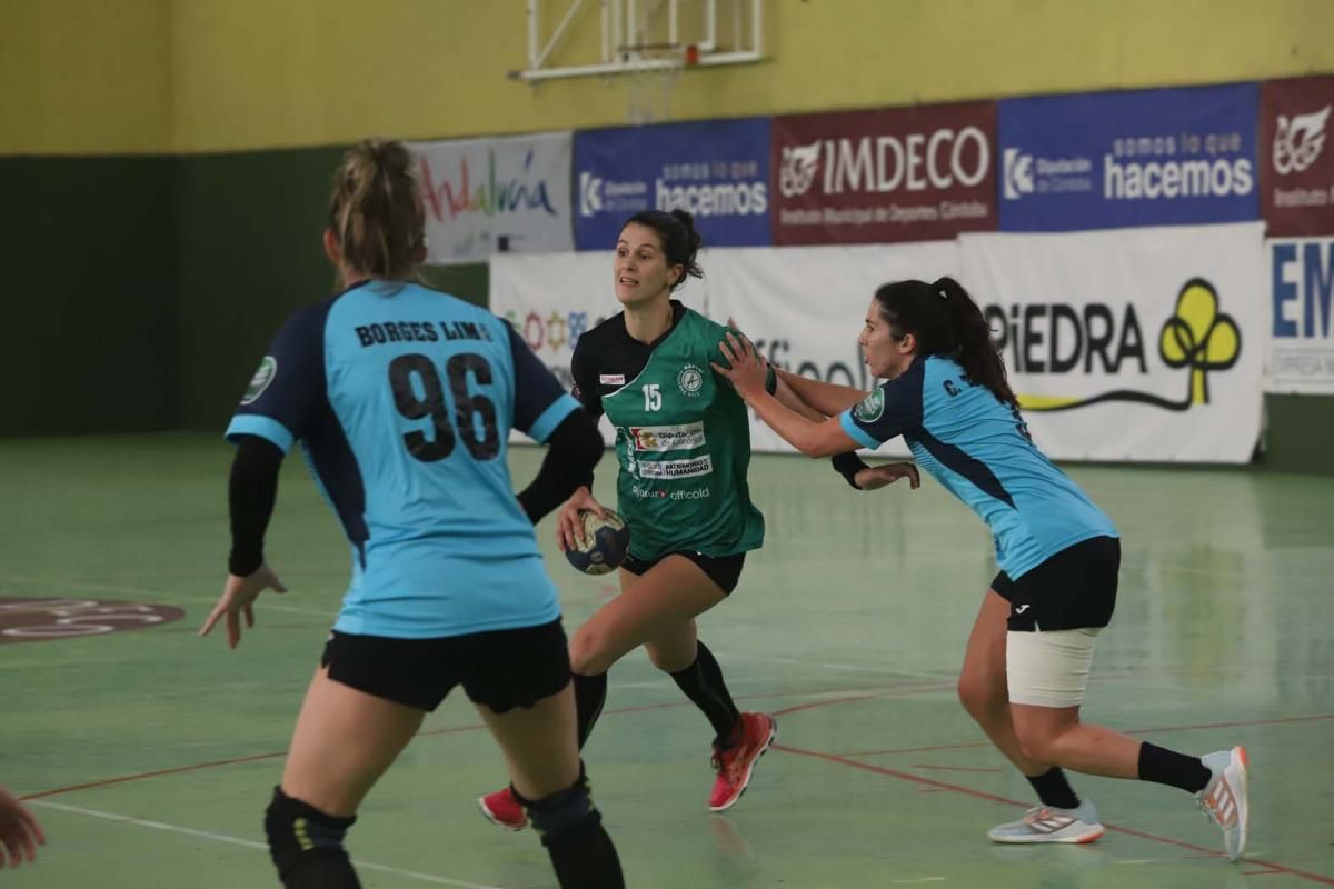 Las imágenes del Adesal-Morvedre de balonmano femenino en La Fuensanta