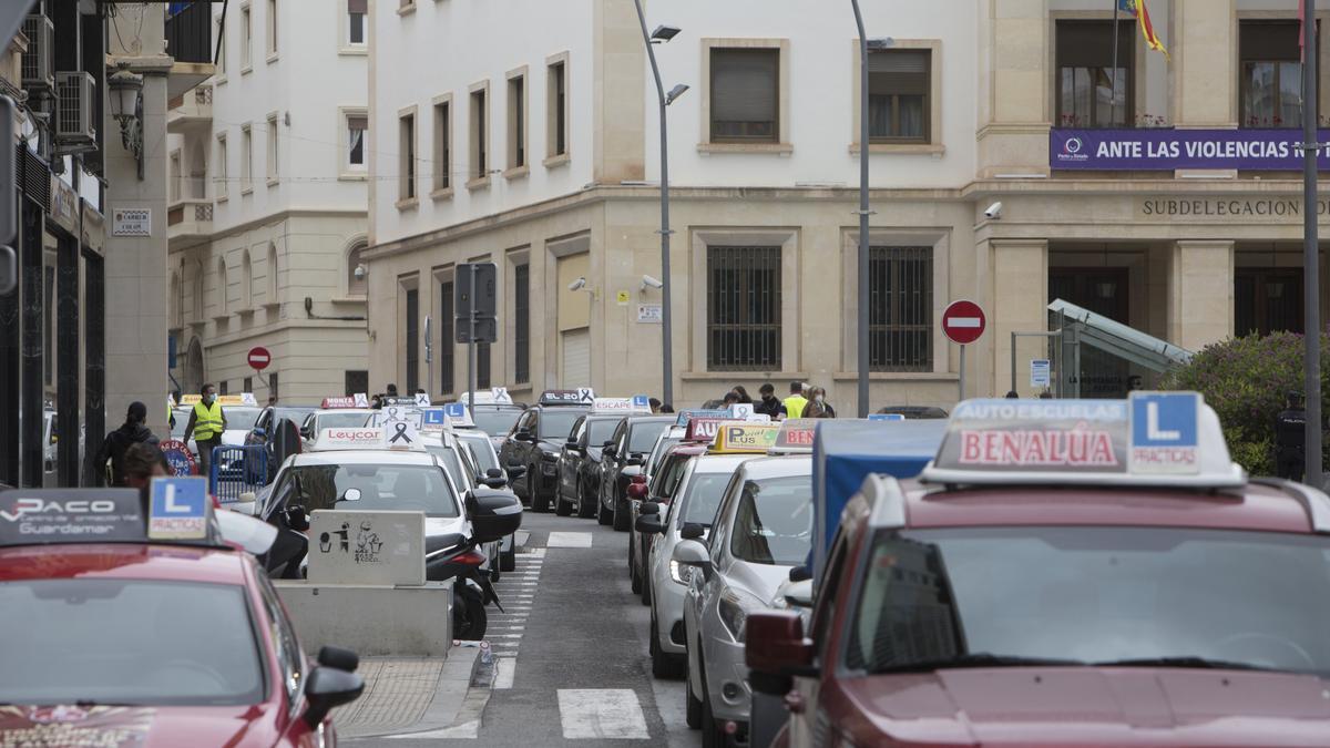 Protesta de las autoescuelas en Alicante