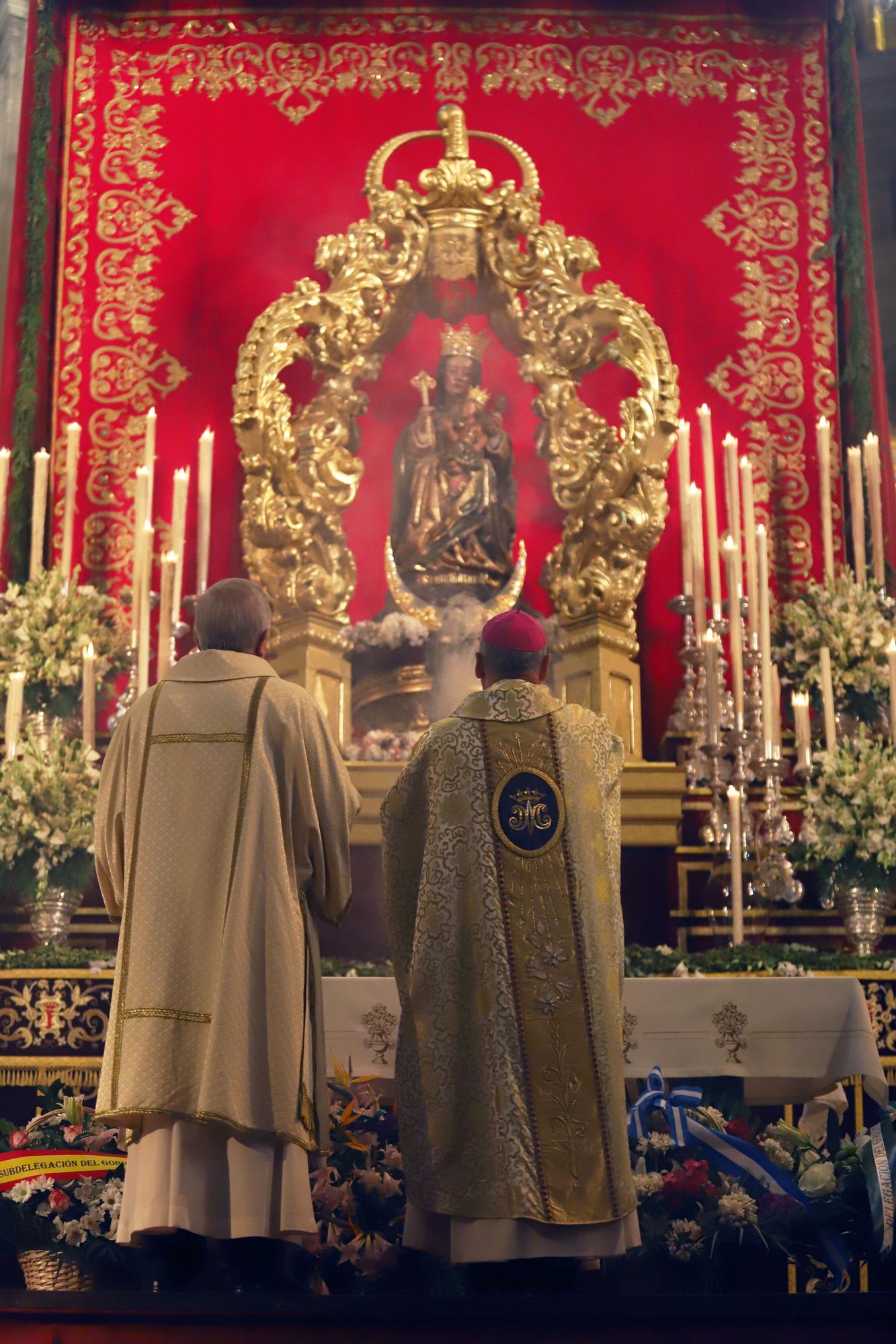 Misa y ofrenda floral a la Virgen de la Victoria en la Catedral de Málaga