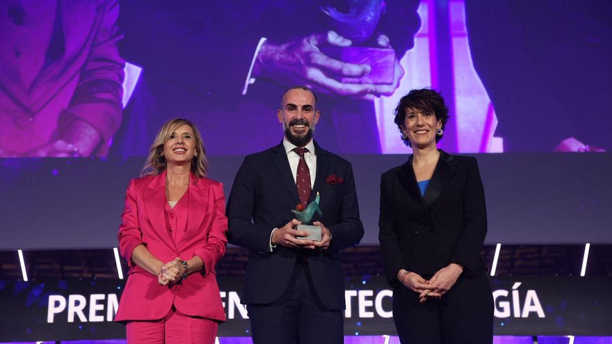 El hospital Clínico Universitario recibe el Aragonés del Año en la categoría Ciencia y Tecnología