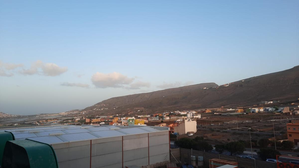 Vista de San Isidro, en Gáldar (Gran Canaria) con algunas nubes en la tarde de este sábado.