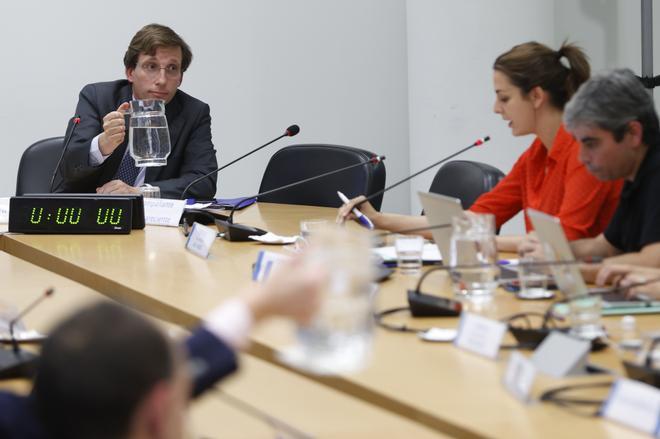 Almeida dice que se enteró del presunto espionaje a Ayuso "a mediados de diciembre"