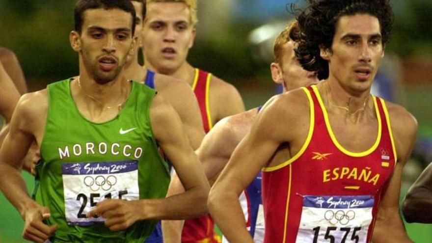 El Guerrouj y Andrés Díaz, en los 1.500 metros de los Juegos Olímpicos de Sidney. / emilio morenatti / efe