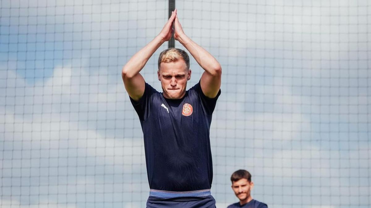 Donny van de Beek, en su primera sesión de entrenamiento con el Girona