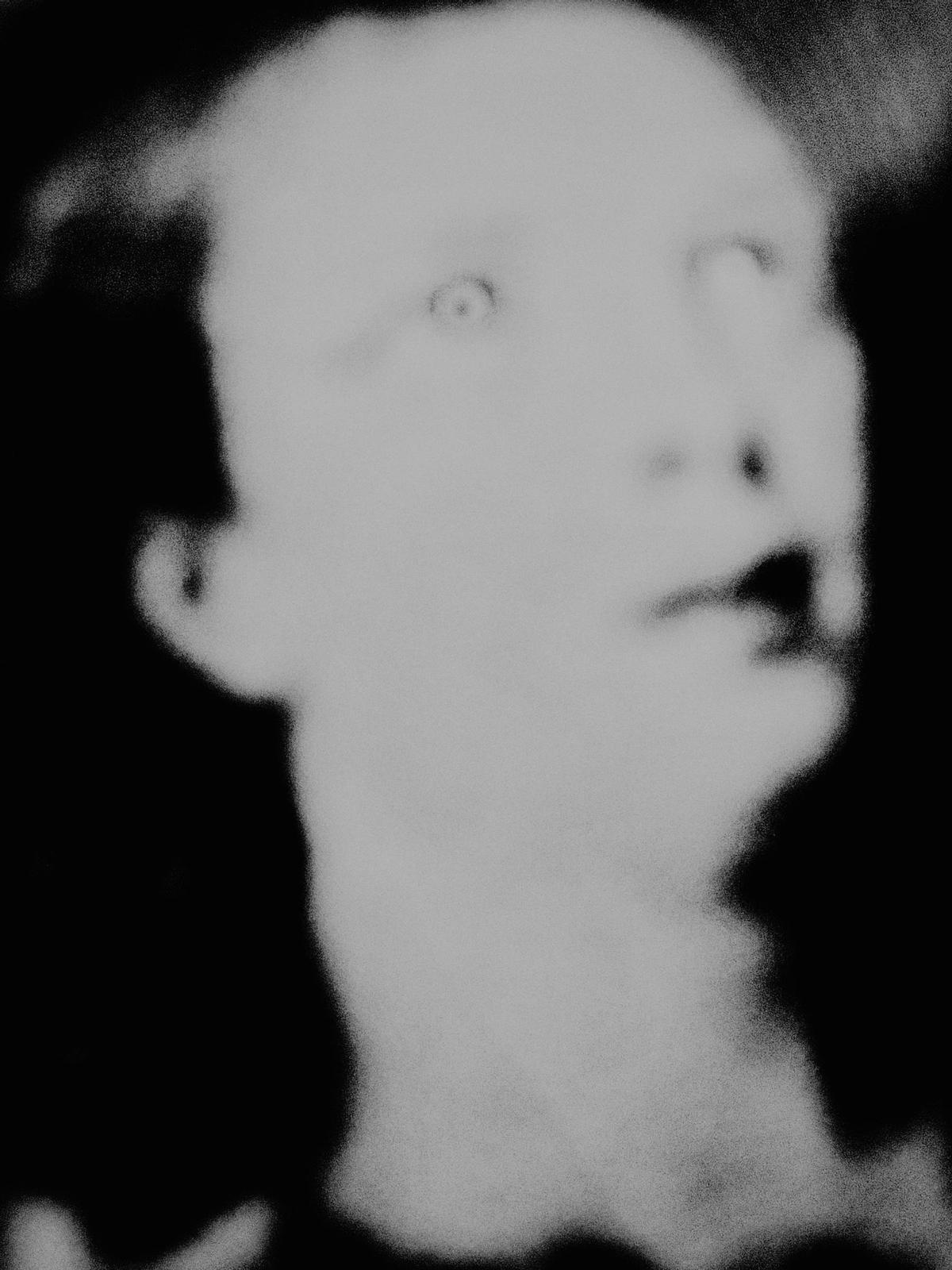 Outro dos rostros incluídos no fotopoemario de «Insomnia».