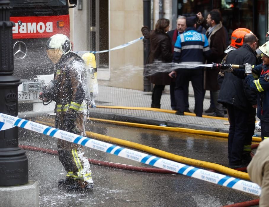 Incendio en un bazar chino de Oviedo.