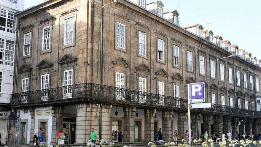 Casas de Paredes, edificio que será renovado, en la avenida de la Marina.